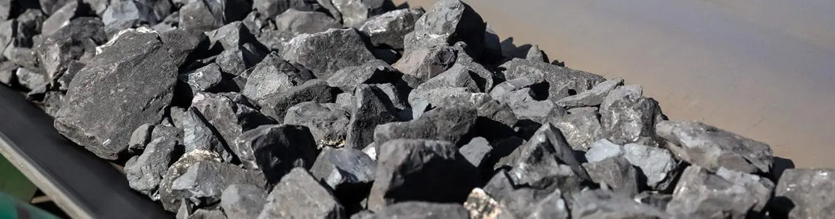 Steel alloy production with manganese